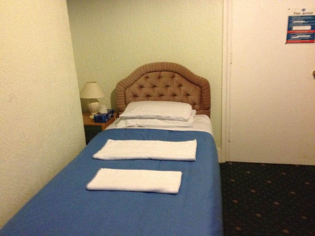Lenton Lodge Guest House Horley Szoba fotó